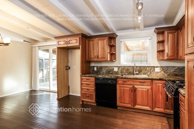 Photo - 1467 Michigan St