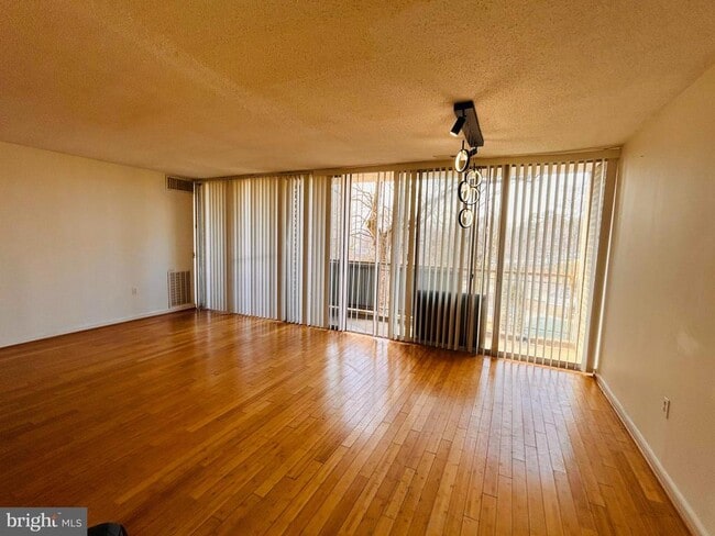 Building Photo - 1828 Metzerott Rd Unit 405