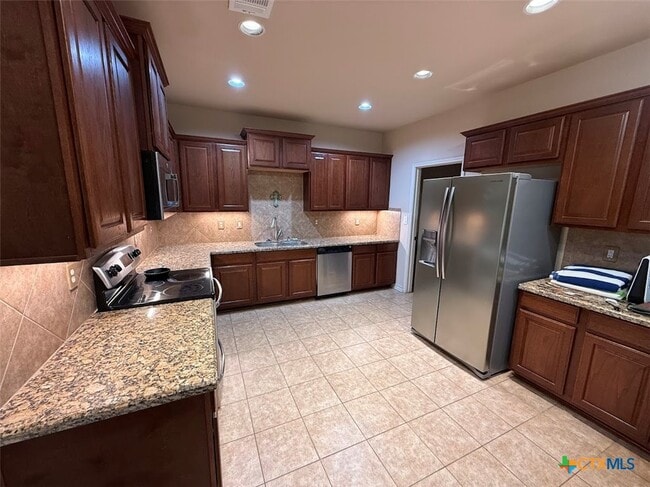 976 Parkview Dr