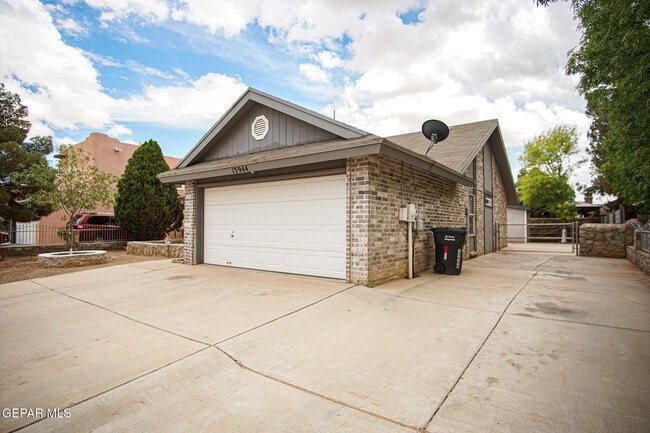 Photo - 13944 Roslyn Dr House