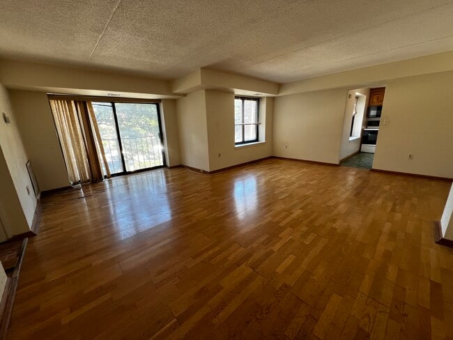 Building Photo - 1253 Beacon St Unit 2C Rental