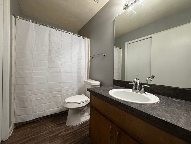 Photo - Downstairs unit of Mahan. Close to TMH. Unit A