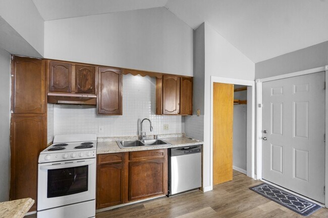 Photo - 101 Waldorf Pkwy