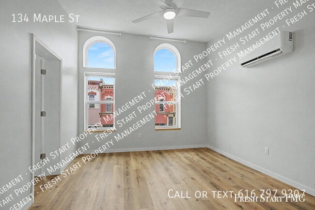 Photo - 134 Maple St