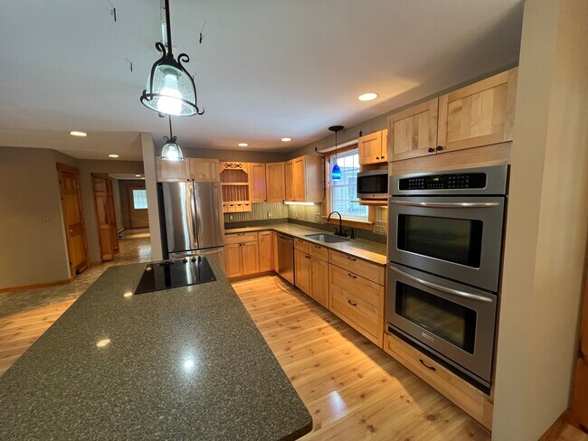 Photo - 2-12 Yvonne St