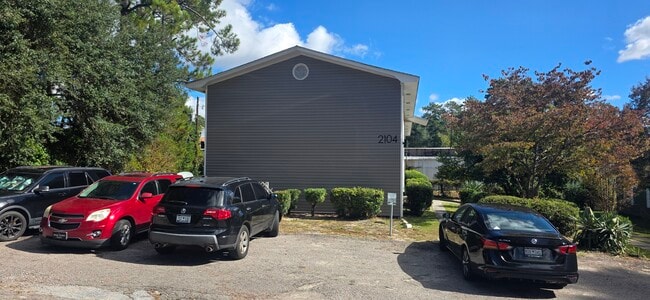 Side outside view from the street - 2104 Greenoaks Rd Unit Greenoaks Commons