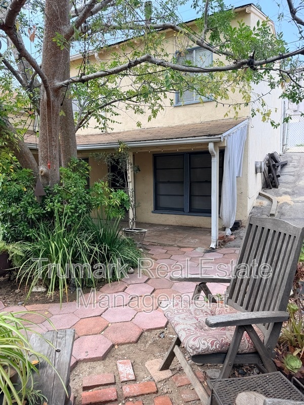 Building Photo - 2405 Honolulu Ave Unit A