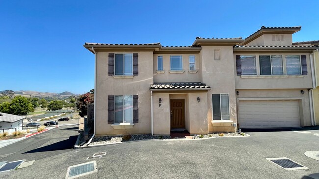 Luxury Townhouse in Arroyo Grande - Luxury Townhouse in Arroyo Grande