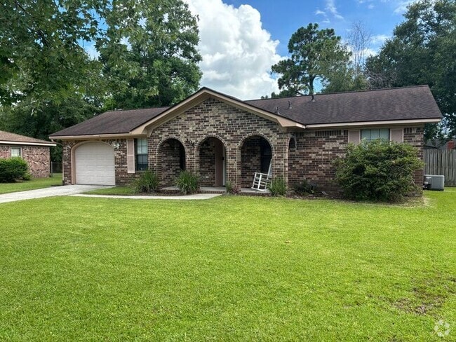 Building Photo - 206 Village Green Cir Rental