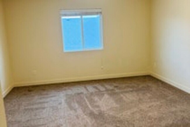 212 N 750 E St Unidad Bedroom 1