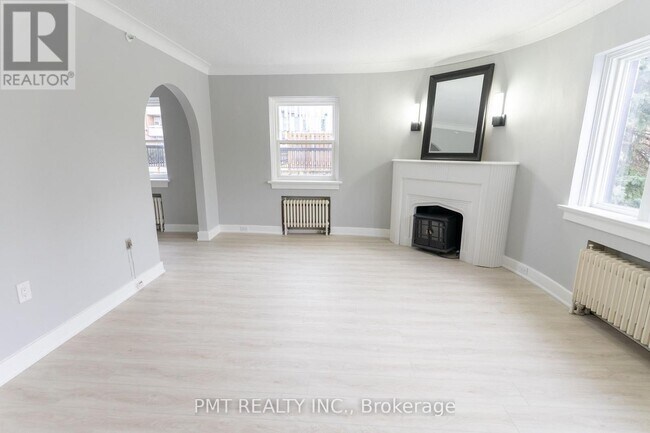 Photo - 8 Wellington St W Unité 4