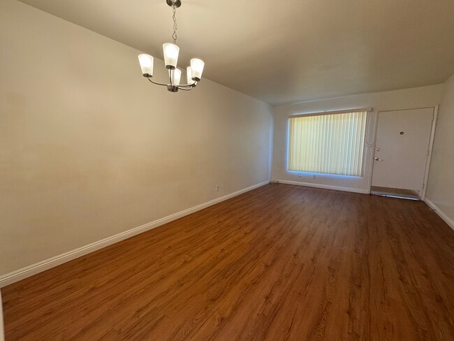 Building Photo - 743 Southview Rd Unit B