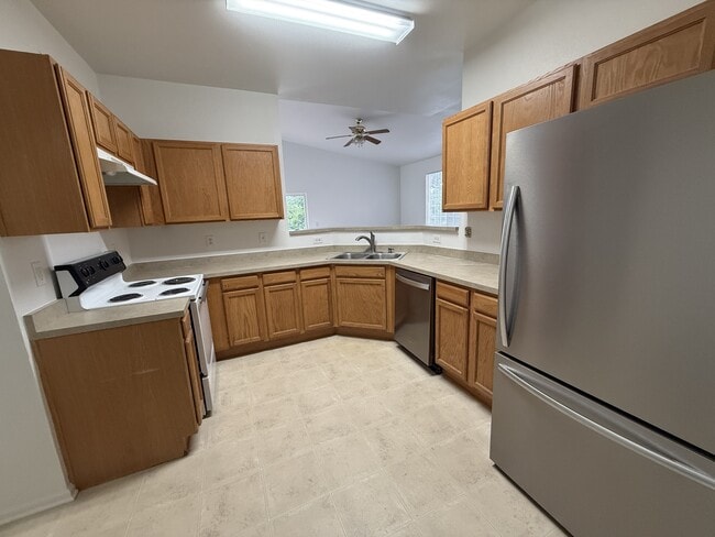 Photo - 7175 Leeside View