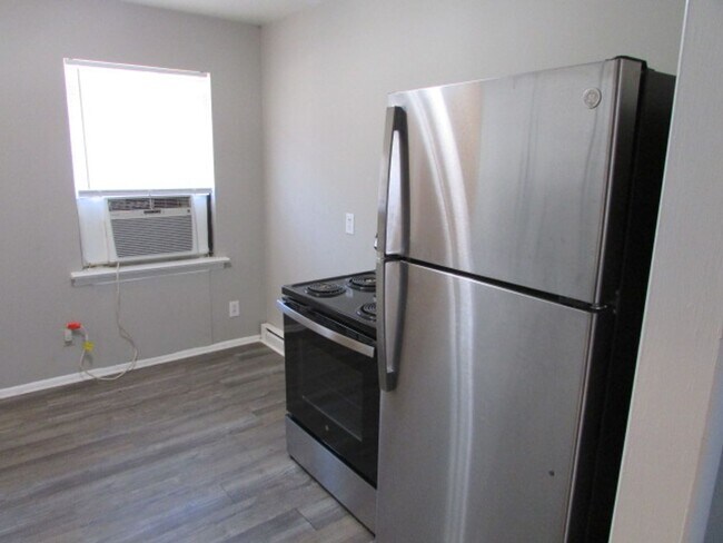 Photo - Comfortable 2BD/1BA Apartment with Washer/Dryer Hookups