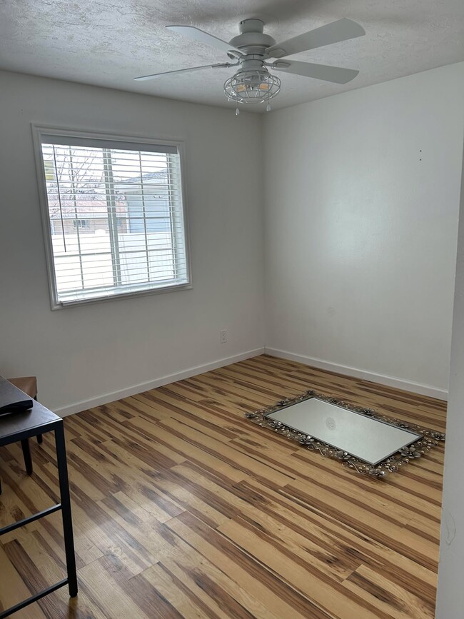 Photo - 1095 Canal Ave