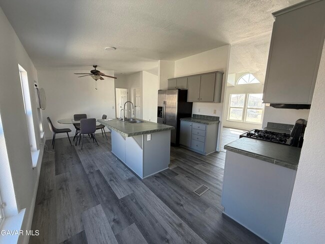 Photo - 1365 Richfield Ave