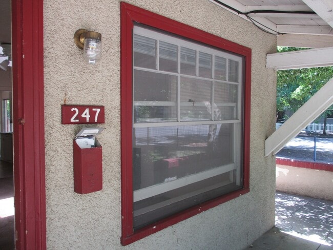 247 W 2nd Ave Unidad 247 (Front House)