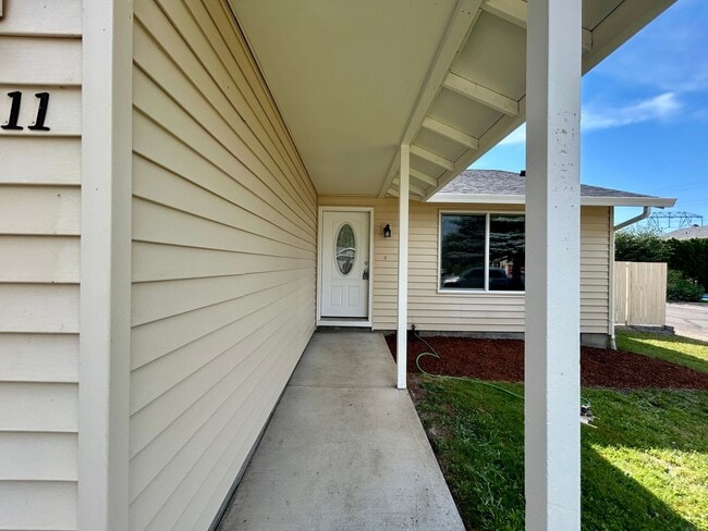 Photo - Freshly Renovated Home - Available Now!!