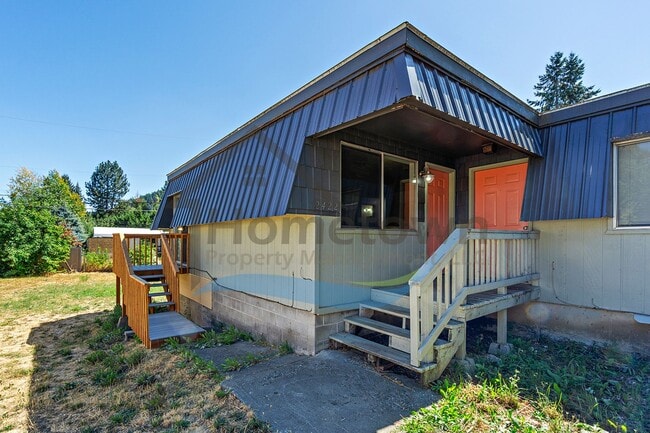 Large 4 Bedroom 2 Bathroom Home with Off S... - Large 4 Bedroom 2 Bathroom Home with Off S...