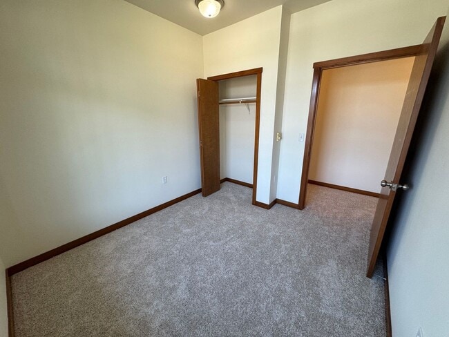 Photo - 910 Gladstone St Unidad 2