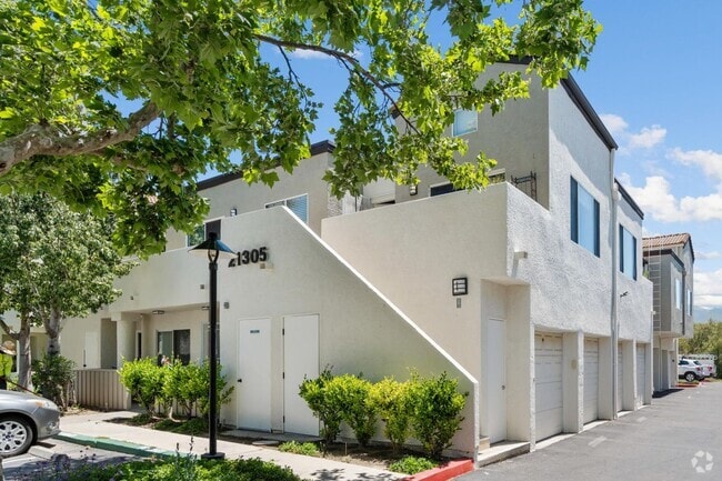 Building Photo - 21305 Nandina Ln Rental