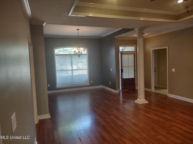 902 Glen Cove