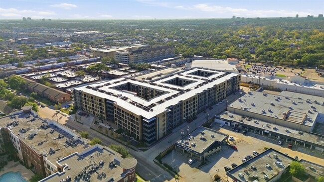 Building Photo - 1950 Winrock Blvd Unit A1