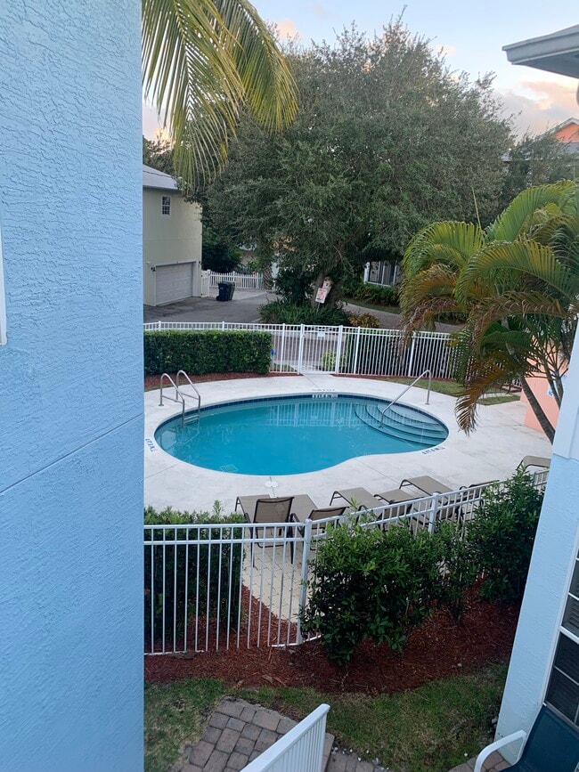 Photo - 529 SW Akron Ave Unidad 2