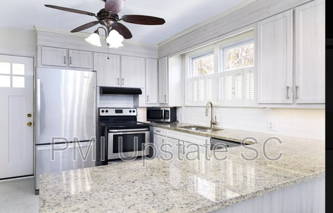 Photo - 102 Tiffany Dr
