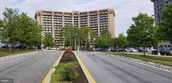 Building Photo - 21122 Valley Forge Cir Unit 1122 Rental