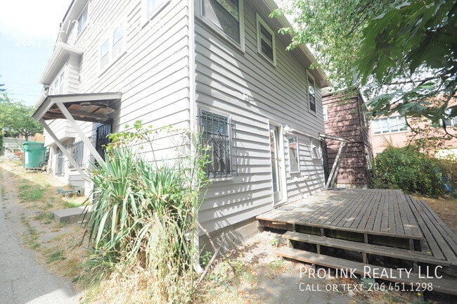 Photo - 5028 1/2 9th Ave NE-