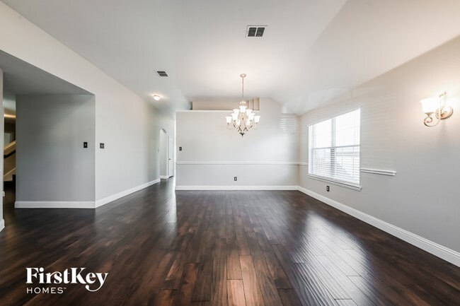 Photo - 502 Dover Park Trail