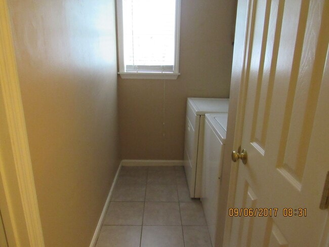 Photo - 3703MULL Unit 3703B