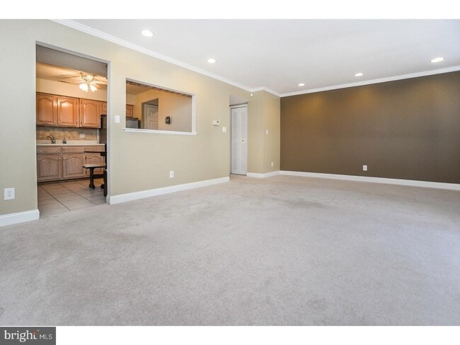 102 Hazelwood Ln