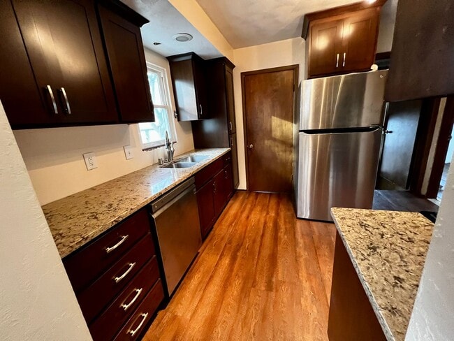 Photo - 609 Maple St