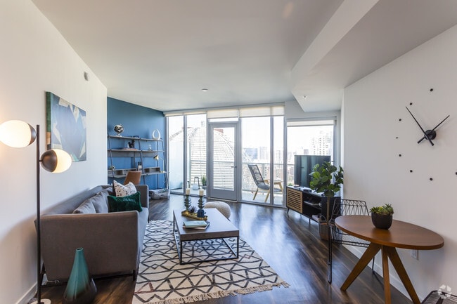 Studio, 1 BA - 838 SF