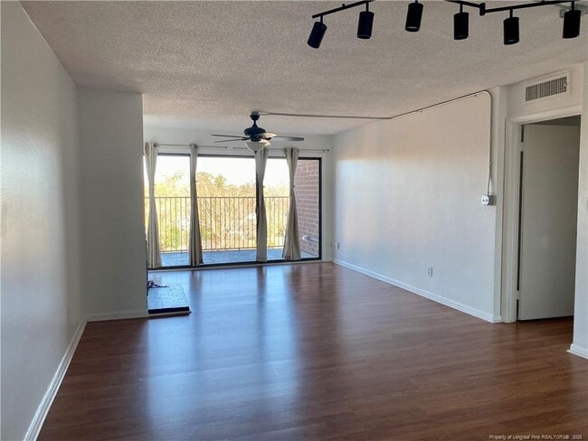 Photo - 1100 Clarendon St