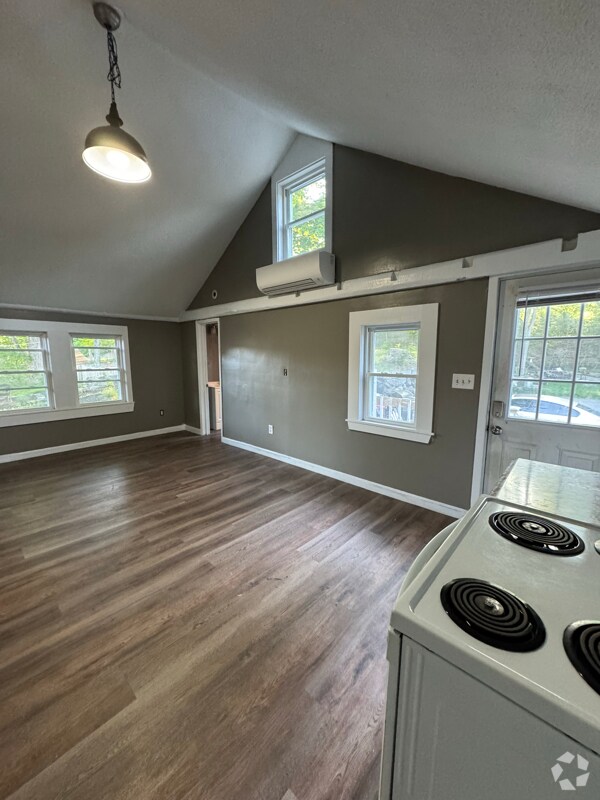 Building Photo - 142 South St Rental