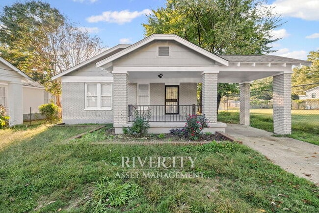 Building Photo - Beautifully Renovated 3-Bedroom Home in Me...