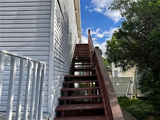 Photo - 75 S Maiden St