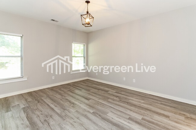 Photo - 177 Park Dr N