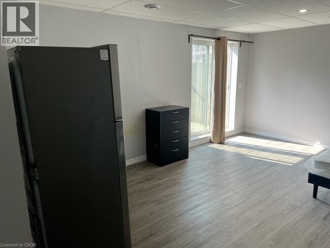 Photo - 6045 Ernest Cres