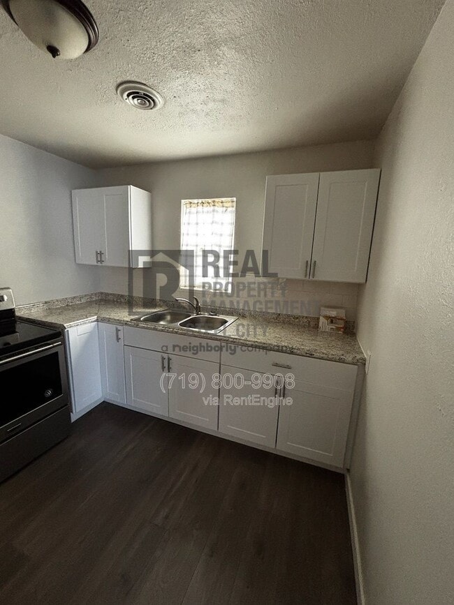 Photo - 1428 E Orman Ave