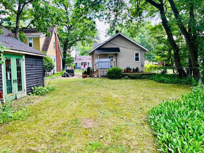 Photo - Charming 2-Bedroom Gem in Royal Oak – Walking Distance to Downtown!