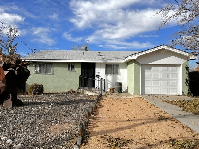 Building Photo - Lovely 2 Bedroom, 2 Bath Home Near Old Town! Available Now!