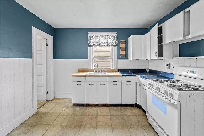 kitchen - 183 N Broad St House