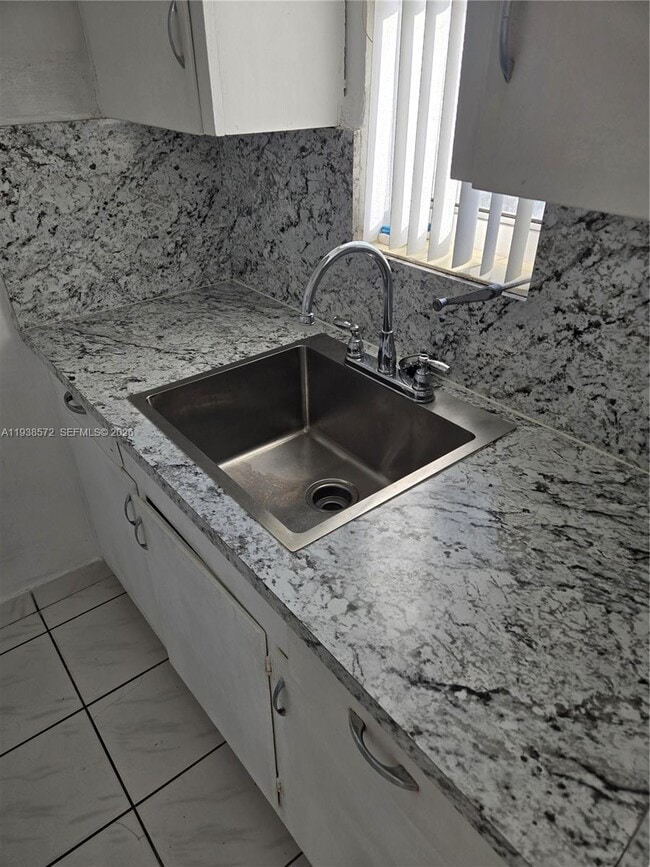 Photo - 1708 Plunkett St Unit rear