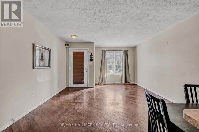 Photo - 58 Waterloo St