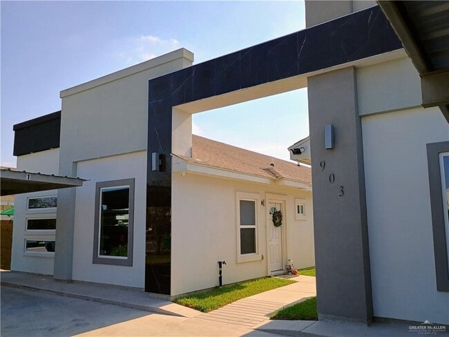 Building Photo - 11 West Dr Unit 3