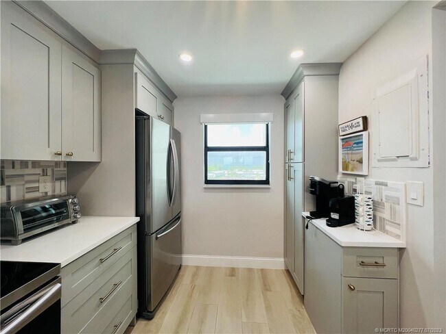 Building Photo - 9400 S Ocean Dr Unit 608B